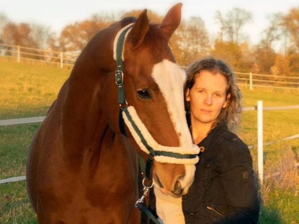 Pferde Fotografie welches Svenja Weller mit ihrem Pferd Clemenz K zeigt
